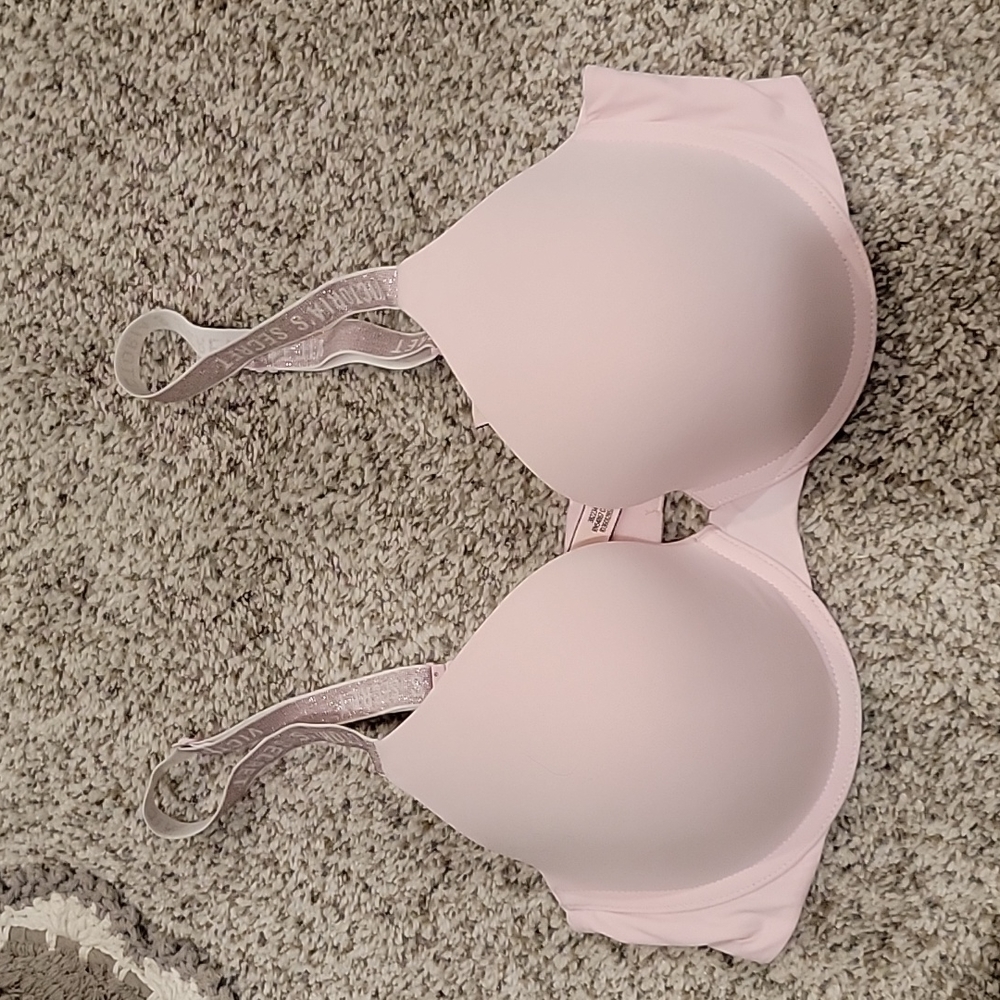 Victoria's Secret tshirt lightly lined bra. 36C
